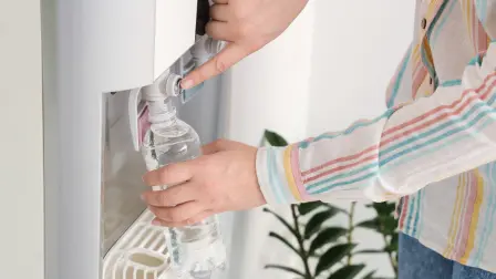 En el Senado se impulsa el derecho al agua potable en el trabajo.