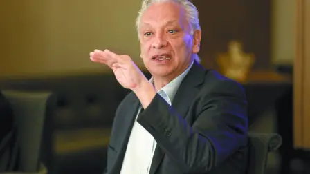 La producción iniciaría en 8,000 barriles diarios y podría llegar a 66,000 barriles diarios en diciembre, afirma el director general de Pemex, Víctor Rodríguez; los contratos abonarán a compensar la declinación productiva de la empresa, que promedia los 55,000 barriles por mes.

Para más información del tema, visita: https://www.eleconomista.com.mx/empresas/pemex-inicia-primeros-contratos-mixtos-privados-julio-20250324-751738.html

¡Síguenos en nuestras redes sociales para mantenerte informado!

Twitter: https://twitter.com/eleconomista 
Facebook: https://www.facebook.com/ElEconomista.mx
Instagram: https://www.instagram.com/eleconomistamx
LinkedIn: https://www.linkedin.com/company/el-economista/

#ElEconomista #EETV