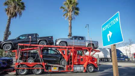 Los principales fabricantes de automóviles pueden hacer frente a los aranceles de Donald Trump sobre las importaciones de automóviles de Estados Unidos de varias maneras, pero todas ellas conducen a una subida de precios, menos opciones de modelos o límites en las características para los consumidores, dijeron expertos de la industria.

Para más información del tema, visita: https://www.eleconomista.com.mx/empresas/autos-armados-mexico-subiran-6-000-dolares-eu-habra-opciones-aranceles-20250328-752448.html 

¡Síguenos en nuestras redes sociales para mantenerte informado!

Twitter: https://twitter.com/eleconomista 
Facebook: https://www.facebook.com/ElEconomista.mx
Instagram: https://www.instagram.com/eleconomistamx
LinkedIn: https://www.linkedin.com/company/el-economista/

#ElEconomista #EETV