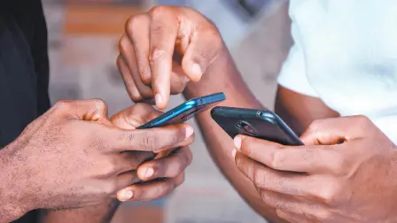 La CBP estadounidense enumeró 20 categorías de productos, incluido el amplísimo código 8471 para todos los computadores.

Para más información del tema, visita: https://www.eleconomista.com.mx/empresas/eu-excluye-telefonos-moviles-computadores-aranceles-reciprocos-trump-20250412-754703.html

¡Síguenos en nuestras redes sociales para mantenerte informado!

Twitter: https://twitter.com/eleconomista 
Facebook: https://www.facebook.com/ElEconomista.mx
Instagram: https://www.instagram.com/eleconomistamx
LinkedIn: https://www.linkedin.com/company/el-economista/

#ElEconomista #EETV