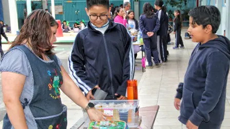 Venta de comida sana en las escuelas de México.