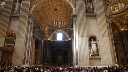 Desde el miércoles, con la llegada del féretro del papa a la Basílica de San Pedro, las autoridades italianas cerraron completamente los accesos al Vaticano y las calles adyacentes.