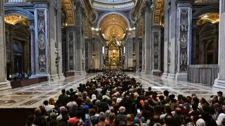 Las enormes filas de fieles alrededor de la plaza de San Pedro se extendieron por toda la tarde.