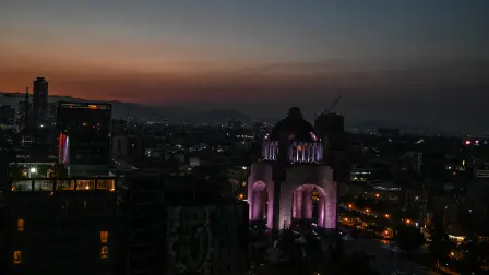 Vista panorámica del Monumento a la Revolución en la Ciudad de México en abril de 2025.