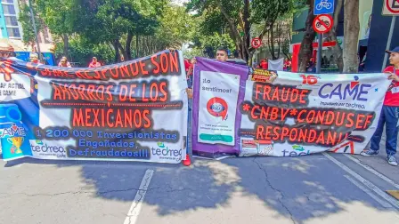 Afectados por la financiera CAME se manifestaron este martes en la Ciudad de México. Foto: Sebastian Estrada.