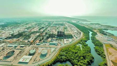 La nueva refinería Olmeca está por reanudar producción, dijo este martes la presidenta Claudia Sheinbaum al ser consultada por un presunto "sabotaje" que habría afectado especialmente a la unidad catalítica de la instalación.

Para más información del tema, visita: https://www.eleconomista.com.mx/empresas/sheinbaum-asegura-refineria-dos-bocas-reanudara-produccion-hay-grave-dice-20250429-756929.html

¡Síguenos en nuestras redes sociales para mantenerte informado!

Twitter: https://twitter.com/eleconomista 
Facebook: https://www.facebook.com/ElEconomista.mx
Instagram: https://www.instagram.com/eleconomistamx
LinkedIn: https://www.linkedin.com/company/el-economista/

#ElEconomista #EETV