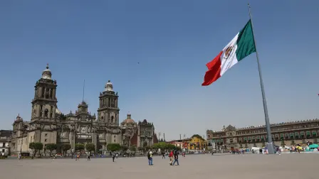 Según la estimación oportuna del PIB de México, en el primer trimestre de 2025 la economía mexicana habría crecido 0.2% en términos reales en comparación con el trimestre inmediato anterior, cuando el PIB se contrajo 0.6 por ciento.

Para más información del tema, visita: https://www.eleconomista.com.mx/economia/mexico-libra-recesion-tecnica-registrar-crecimiento-0-2-primer-trimestre-20250430-757073.html

¡Síguenos en nuestras redes sociales para mantenerte informado!

Twitter: https://twitter.com/eleconomista 
Facebook: https://www.facebook.com/ElEconomista.mx
Instagram: https://www.instagram.com/eleconomistamx
LinkedIn: https://www.linkedin.com/company/el-economista/

#ElEconomista #EETV