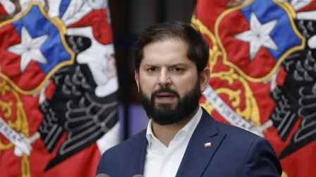 El presidente de Chile, Gabriel Boric, ordenó este viernes la evacuación de la región costera de Magallanes, situada en el sur del país, por riesgo de tsunami tras un terremoto de magnitud 7.4 en la escala Richter y ha puesto a disposición "todos los recursos del Estado".

Para más información del tema, visita: https://www.eleconomista.com.mx/internacionales/boric-ordena-evacuar-sur-chile-riesgo-tsunami-terremoto-magnitud-7-20250502-757353.html

¡Síguenos en nuestras redes sociales para mantenerte informado!

Twitter: https://twitter.com/eleconomista 
Facebook: https://www.facebook.com/ElEconomista.mx
Instagram: https://www.instagram.com/eleconomistamx
LinkedIn: https://www.linkedin.com/company/el-economista/

#ElEconomista #EETV
