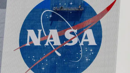 La propuesta, que recorta el 24% del presupuesto actual de la NASA, de 24,800 millones de dólares, amenaza con echar por tierra contratos activos, así como con anular misiones.

Para más información del tema, visita: https://www.eleconomista.com.mx/internacionales/trump-recorta-fondos-nasa-golpe-cohetes-estacion-lunar-20250502-757405.html 

¡Síguenos en nuestras redes sociales para mantenerte informado!

Twitter: https://twitter.com/eleconomista 
Facebook: https://www.facebook.com/ElEconomista.mx
Instagram: https://www.instagram.com/eleconomistamx
LinkedIn: https://www.linkedin.com/company/el-economista/

#ElEconomista #EETV