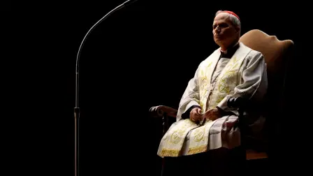 Robert Prevost, entonces cardenal, durante un rezo del rosario por la salud del papa Francisco el pasado 3 de marzo en la plaza de San Pedro.