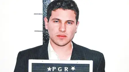 De acuerdo con el reportaje de WSJ, Archivaldo habría sido quien se encargó del operativo desplegado por miembros del Cártel de Sinaloa para que liberaran a Ovidio Guzman durante la administración de Andrés Manuel López Obrador.

Para más información del tema, visita: https://www.eleconomista.com.mx/politica/reportan-escape-archivaldo-guzman-traves-tunel-20250513-758809.html

¡Síguenos en nuestras redes sociales para mantenerte informado!

Twitter: https://twitter.com/eleconomista 
Facebook: https://www.facebook.com/ElEconomista.mx
Instagram: https://www.instagram.com/eleconomistamx
LinkedIn: https://www.linkedin.com/company/el-economista/

#ElEconomista #EETV