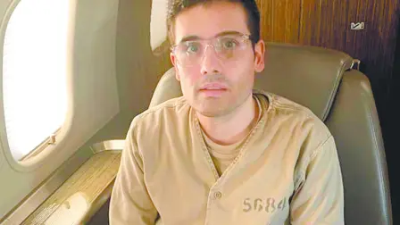 Un grupo de familiares de Ovidio Guzmán, hijo del cofundador del cártel de Sinaloa Joaquín "El Chapo" Guzmán, viajó a Estados Unidos como parte de "una negociación" con el Departamento de Justicia", dijo este martes el gobierno de México.

Para más información del tema, visita: https://www.eleconomista.com.mx/politica/harfuch-confirma-17-familiares-ovidio-guzman-entregaron-estados-unidos-20250513-758859.html

¡Síguenos en nuestras redes sociales para mantenerte informado!

Twitter: https://twitter.com/eleconomista 
Facebook: https://www.facebook.com/ElEconomista.mx
Instagram: https://www.instagram.com/eleconomistamx
LinkedIn: https://www.linkedin.com/company/el-economista/

#ElEconomista #EETV