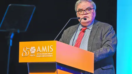 HECTOR SANTANA SUAREZ, TITULAR DE LA UNIDAD DE SEGUROS Y PENSIONES Y SEGURIDAD SOCIAL SHCP, DURANTE LA 34 CONVENCION DE ASEGURADORES AMIS .