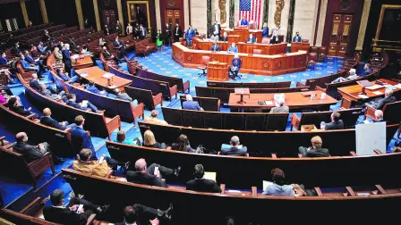 Tras una sesión de trabajo de más de 26 horas, el Comité de Energía y Comercio votó en línea con los partidos el plan de los republicanos para endurecer la elegibilidad para el plan de salud Medicaid, que cubre a 71 millones de estadounidenses de bajos ingresos. Caroline Brehman/Pool via REUTERS/File Photo