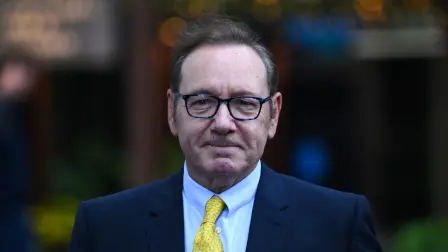 Pero este año, el actor fue objeto de una nueva demanda por agresión sexual en Londres, interpuesta por un exactor, Ruari Cannon.