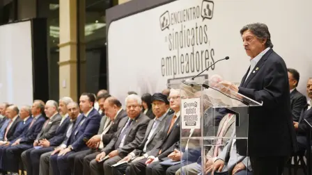 El líder minero Napoleón Gómez Urrutia, durante el Encuentro de Sindicatos y Empleadores.