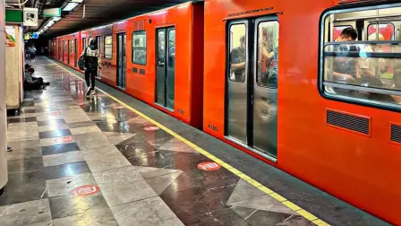 El Sistema de Transporte Colectivo Metro de la Ciudad de México es el principal medio de transporte de los capitalinos y de quienes viven en las periferias y entidades colindantes. 

Para más información del tema, visita: https://www.eleconomista.com.mx/politica/metro-cdmx-transporto-105-millones-personas-marzo-20250521-760101.html 

¡Síguenos en nuestras redes sociales para mantenerte informado!

Twitter: https://twitter.com/eleconomista 
Facebook: https://www.facebook.com/ElEconomista.mx
Instagram: https://www.instagram.com/eleconomistamx
LinkedIn: https://www.linkedin.com/company/el-economista/

#ElEconomista #EETV