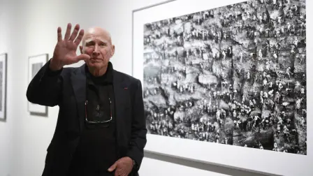 El fotógrafo brasileño Sebastiao Salgado, conocido por sus grandes fotos en blanco y negro de la selva amazónica o de algunos conflictos del planeta, murió este viernes a los 81 años, anunció la Academia de Bellas Artes francesa, de la que era miembro desde 2016.

Para más información del tema, visita: https://www.eleconomista.com.mx/arteseideas/murio-sebastiao-salgado-fotografo-brasileno-retrato-amazonia-blanco-negro-20250523-760468.html 

¡Síguenos en nuestras redes sociales para mantenerte informado!

Twitter: https://twitter.com/eleconomista 
Facebook: https://www.facebook.com/ElEconomista.mx
Instagram: https://www.instagram.com/eleconomistamx
LinkedIn: https://www.linkedin.com/company/el-economista/

#ElEconomista #EETV