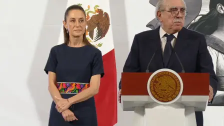 Pablo Gómez, titular de la Unidad de Inteligencia Financiera (UIF), afirmó este viernes que la sentencia millonaria contra exsecretario de Seguridad Genaro García Luna, y su esposa Linda Cristina Pereyra, emitida por una jueza de Miami en la víspera, equivale a tres veces la cantidad demandada originalmente por el Gobierno de México.

Para más información del tema, visita: https://www.eleconomista.com.mx/politica/uif-celebra-sentencia-garcia-luna-equivale-3-veces-cantidad-demandada-mexico-20250523-760452.html

Twitter: https://twitter.com/eleconomista   
Sitio web: https://www.eleconomista.com.mx/   
Facebook: https://www.facebook.com/ElEconomista.mx   
 
#ElEconomista#EETV