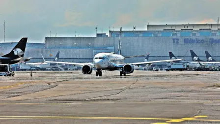 El Aeropuerto Internacional de la Ciudad de México confirmó a través de la red social X que los accesos a ambas terminales fueron liberadas y que sus operaciones se "mantienen activas y en curso".

Para más información del tema, visita: https://www.eleconomista.com.mx/politica/maestros-cnte-retiran-aeropuerto-internacional-ciudad-mexico-20250523-760533.html

¡Síguenos en nuestras redes sociales para mantenerte informado!

Twitter: https://twitter.com/eleconomista 
Facebook: https://www.facebook.com/ElEconomista.mx
Instagram: https://www.instagram.com/eleconomistamx
LinkedIn: https://www.linkedin.com/company/el-economista/

#ElEconomista #EETV