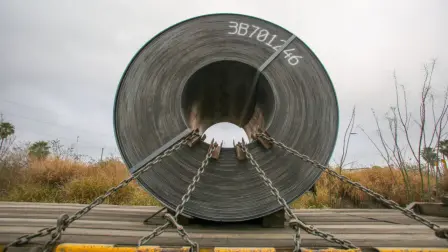 Los precios del acero y el aluminio en Estados Unidos se disparaban este lunes, mientras que las acciones de los fabricantes de acero extranjeros se desplomaban después de que el presidente estadounidense, Donald Trump, dijo que duplicaría los aranceles a las importaciones de los dos metales al 50 por ciento.

Para más información del tema, visita: https://www.eleconomista.com.mx/mercados/precios-acero-aluminio-disparan-nueva-amenaza-aranceles-50-trump-20250602-761790.html

¡Síguenos en nuestras redes sociales para mantenerte informado!

Twitter: https://twitter.com/eleconomista 
Facebook: https://www.facebook.com/ElEconomista.mx
Instagram: https://www.instagram.com/eleconomistamx
LinkedIn: https://www.linkedin.com/company/el-economista/

#ElEconomista #EETV