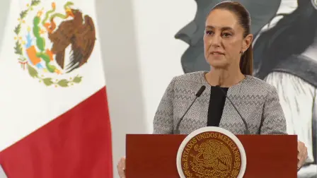 La presidenta de México, Claudia Sheinbaum, se pronunció este jueves en contra de los actos violentos registrados en las instalaciones de la Segob durante la charla entre la CNTE y las autoridades del gobierno federal, y llamó a las y los maestros a deslindarse o asumir a estos grupos que, aseguró, buscan provocar y generar una imagen de represión por parte del gobierno federal.

Para más información del tema, visita: https://www.eleconomista.com.mx/politica/sheinbaum-llama-cnte-deslindarse-asumir-actos-violentos-segob-20250605-762370.html

¡Síguenos en nuestras redes sociales para mantenerte informado!

Twitter: https://twitter.com/eleconomista 
Facebook: https://www.facebook.com/ElEconomista.mx
Instagram: https://www.instagram.com/eleconomistamx
LinkedIn: https://www.linkedin.com/company/el-economista/

#ElEconomista #EETV #Sheinbaum #CNTE