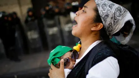 En 2021 la Suprema Corte declaró inconstitucionales las leyes que criminalizan el aborto.

Para más información del tema, visita: https://www.eleconomista.com.mx/politica/guanajuato-rechaza-despenalizar-aborto-20250605-762428.html

¡Síguenos en nuestras redes sociales para mantenerte informado!

Twitter: https://twitter.com/eleconomista 
Facebook: https://www.facebook.com/ElEconomista.mx
Instagram: https://www.instagram.com/eleconomistamx
LinkedIn: https://www.linkedin.com/company/el-economista/

#ElEconomista #EETV #Aborto