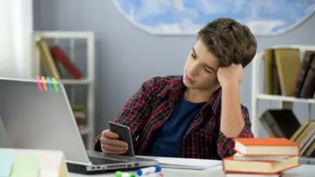 El objetivo de prohibir los celulares en las escuelas es propiciar entornos digitales seguros para la prevención, atención y protección de los derechos humanos de las niñas, niños y adolescentes.

Para más información del tema, visita: 
https://www.eleconomista.com.mx/politica/jalisco-busca-prohibir-celulares-escuelas-evitar-reclutamiento-narco-iniciativa-20250607-762651.html

¡Síguenos en nuestras redes sociales para mantenerte informado!

Twitter: https://twitter.com/eleconomista 
Facebook: https://www.facebook.com/ElEconomista.mx
Instagram: https://www.instagram.com/eleconomistamx
LinkedIn: https://www.linkedin.com/company/el-economista/
T

#ElEconomista #EETV