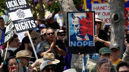 Protestas en California contra las redadas contra mirantes instruidas por el presidente Trump.