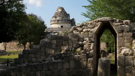 Chultún (antiguo depósito de agua) de Chichén Itzá.