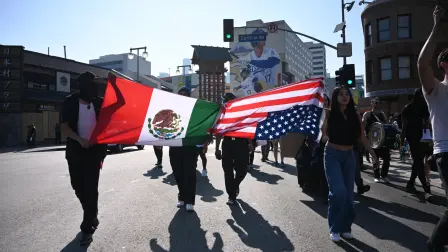 Protestas en California contra las redadas de la Guardia Nacional contra migrantes.