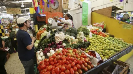 El CEESP comentó que después de un periodo que la economía mexicana apuntaba a una reactivación más rápida, la economía se desacelera.

Para más información del tema, visita: https://www.eleconomista.com.mx/empresas/conflictos-armados-incrementar-precios-productos-combustibles-advierte-concanaco-20250622-764800.html

¡Síguenos en nuestras redes sociales para mantenerte informado!

Twitter: https://twitter.com/eleconomista 
Facebook: https://www.facebook.com/ElEconomista.mx
Instagram: https://www.instagram.com/eleconomistamx
LinkedIn: https://www.linkedin.com/company/el-economista/
T

#ElEconomista #EETV