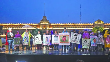 La Suprema Corte de Justicia de la Nación no aclaró el plazo en que la fiscalía debe cumplir con la orden.

Para más información del tema, visita: https://www.eleconomista.com.mx/politica/caso-ayotzinapa-suprema-corte-ordena-fgr-publico-expediente-20250625-765309.html

¡Síguenos en nuestras redes sociales para mantenerte informado!

Twitter: https://twitter.com/eleconomista 
Facebook: https://www.facebook.com/ElEconomista.mx
Instagram: https://www.instagram.com/eleconomistamx
LinkedIn: https://www.linkedin.com/company/el-economista/

#ElEconomista #EETV  #Ayotzinapa