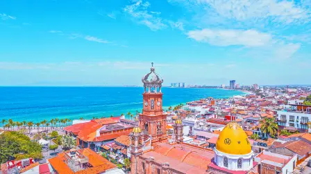 El destino jaliscience combina playas paradisíacas, selva tropical y hospitalidad LGBTQ+, convirtiéndose en un santuario natural e inclusivo.