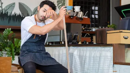 El objetivo de esta reforma a la Ley Federal del Trabajo es reducir el número de enfermedades y prevenir los riesgos asociados a la exposición prolongada en una postura vertical.

Para más información del tema, visita: https://www.eleconomista.com.mx/capital-humano/ley-silla-altas-facturas-trabajar-pie-20250630-765814.html
Twitter: https://twitter.com/eleconomista 
Sitio web: https://www.eleconomista.com.mx/ 
Facebook: https://www.facebook.com/ElEconomista.mx 

#ElEconomista #CapitalHumano #EETV