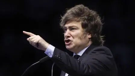 Javier Milei ha reformado por decreto la migración y restringe la estancia de migrantes en Argentina, así como el acceso a la ciudadanía.  Muchos rusos y otros migrantes instalados en el país sudamericano temen perder derechos. 

¡Síguenos en nuestras redes sociales para mantenerte informado!

Twitter: https://twitter.com/eleconomista 
Facebook: https://www.facebook.com/ElEconomista.mx
Instagram: https://www.instagram.com/eleconomistamx
LinkedIn: https://www.linkedin.com/company/el-economista/

#ElEconomista #EETV