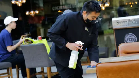 La Concanaco Servytur presentó propuestas para la implementación de la jornada de 40 horas, pero dejando claro que: no están completamente de acuerdo y no están preparadas para el cambio.

Para más información del tema, visita: https://www.eleconomista.com.mx/capital-humano/sector-servicios-aplicar-jornada-40-horas-momento-aun-gradualidad-20250707-767015.html

¡Síguenos en nuestras redes sociales para mantenerte informado!

Twitter: https://twitter.com/eleconomista 
Facebook: https://www.facebook.com/ElEconomista.mx
Instagram: https://www.instagram.com/eleconomistamx
LinkedIn: https://www.linkedin.com/company/el-economista/

#ElEconomista #EETV