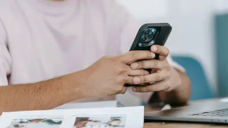 ¿Sabías que puedes seguir enviando mensajes, aunque estés sin cobertura o internet? Las aplicaciones de mensajería por Bluetooth lo hacen posible. Te contamos cómo funcionan — y por qué podrían ser muy útiles.

¡Síguenos en nuestras redes sociales para mantenerte informado!

Twitter: https://twitter.com/eleconomista 
Facebook: https://www.facebook.com/ElEconomista.mx
Instagram: https://www.instagram.com/eleconomistamx
LinkedIn: https://www.linkedin.com/company/el-economista/

#ElEconomista #EETV #DW