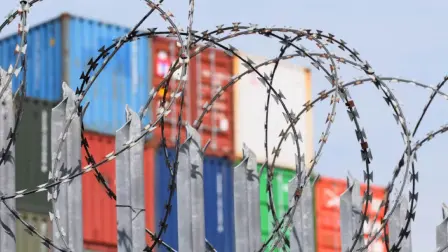 Esta tarifa sustituiría al “arancel de emergencia” de 25% que actualmente cobra EU a los productos originarios de México que no cumplen con el T-MEC.

Para más información del tema, visita: https://www.eleconomista.com.mx/empresas/trump-impone-arancel-30-fentanilo-deficit-comercial-20250713-767936.html 

¡Síguenos en nuestras redes sociales para mantenerte informado!

Twitter: https://twitter.com/eleconomista 
Facebook: https://www.facebook.com/ElEconomista.mx
Instagram: https://www.instagram.com/eleconomistamx
LinkedIn: https://www.linkedin.com/company/el-economista/

#ElEconomista #EETV #Aranceles