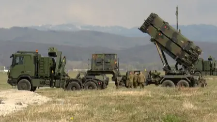 El presidente Donald Trump anunció el domingo que Estados Unidos enviará sistemas de defensa aérea Patriot a Ucrania y expresó nuevamente su descontento con su homólogo ruso, Vladimir Putin, por continuar la guerra en el país vecino.