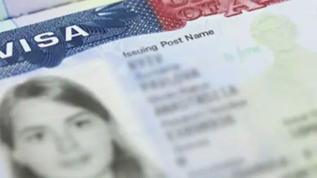 El gobierno de Donald Trump aplicará una tasa de integridad al costo actual de la visa estadounidense. La medida podría impactar el turismo rumbo al Mundial de 2026, advierte el Consejo Mundial de Viajes y Turismo.