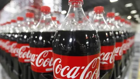 Cambiar la totalidad del uso de AF55 a la caña, el aumento de costos superaría los 1,000 millones de dólares.

Para más información del tema, visita: https://www.eleconomista.com.mx/empresas/paso-coca-cola-azucar-cana-seria-caro-perjudicaria-agricultores-eu-20250717-768652.html

¡Síguenos en nuestras redes sociales para mantenerte informado!

Twitter: https://twitter.com/eleconomista 
Facebook: https://www.facebook.com/ElEconomista.mx
Instagram: https://www.instagram.com/eleconomistamx
LinkedIn: https://www.linkedin.com/company/el-economista/

#ElEconomista #EETV  #Cocacola