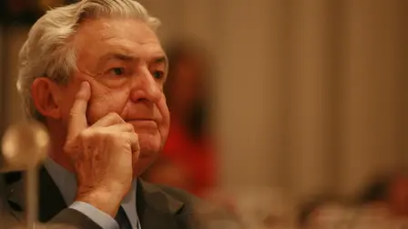 Ingresó a la compañía a los 17 años, fue director general entre 1979 y 1997 y se encargó de la internacionalización de Grupo Bimbo.

Para más información del tema, visita: https://www.eleconomista.com.mx/el-empresario/fallece-roberto-servitje-cofundador-grupo-bimbo-primer-empleado-20250717-768598.html

¡Síguenos en nuestras redes sociales para mantenerte informado!

Twitter: https://twitter.com/eleconomista 
Facebook: https://www.facebook.com/ElEconomista.mx
Instagram: https://www.instagram.com/eleconomistamx
LinkedIn: https://www.linkedin.com/company/el-economista/

#ElEconomista #EETV