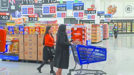 Monex Grupo Financiero mantuvo su recomendación de "compra" para los papeles de Walmex, con un precio objetivo de 70 pesos para el cierre de año.

Para más información del tema, visita: https://www.eleconomista.com.mx/mercados/acciones-walmart-mexico-sufren-peor-caida-2018-debil-reporte-trimestral-20250717-768650.html

¡Síguenos en nuestras redes sociales para mantenerte informado!

Twitter: https://twitter.com/eleconomista 
Facebook: https://www.facebook.com/ElEconomista.mx
Instagram: https://www.instagram.com/eleconomistamx
LinkedIn: https://www.linkedin.com/company/el-economista/

#ElEconomista #EETV