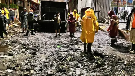 La jefa de Gobierno, Clara Brugada Molina, encabezó este domingo una conferencia de prensa en la zona afectada de San Jerónimo Lídice, una de las colonias con mayores estragos.

Para más información del tema, visita: https://www.eleconomista.com.mx/politica/lluvia-atipica-magdalena-contreras-deja-87-inmuebles-afectados-12-danos-estructurales-20250720-768954.html

¡Síguenos en nuestras redes sociales para mantenerte informado!

Twitter: https://twitter.com/eleconomista 
Facebook: https://www.facebook.com/ElEconomista.mx
Instagram: https://www.instagram.com/eleconomistamx
LinkedIn: https://www.linkedin.com/company/el-economista/

#ElEconomista #EETV #Lluvias