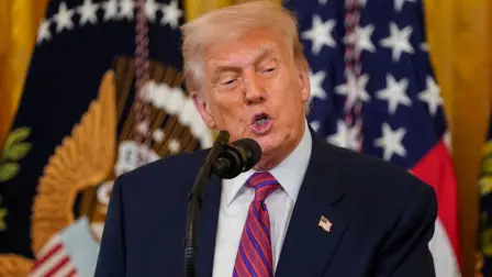 Desde el regreso al poder de Trump en enero, el gobierno controla el pequeño grupo de periodistas que sigue de cerca al presidente.

Para más información del tema, visita: https://www.eleconomista.com.mx/internacionales/casa-blanca-toma-represalias-the-wall-street-journal-caso-epstein-20250721-769117.html

¡Síguenos en nuestras redes sociales para mantenerte informado!

Twitter: https://twitter.com/eleconomista 
Facebook: https://www.facebook.com/ElEconomista.mx
Instagram: https://www.instagram.com/eleconomistamx
LinkedIn: https://www.linkedin.com/company/el-economista/

#ElEconomista #EETV