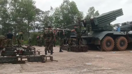 El Ejército tailandés admite las acusaciones sobre uso de bombas de racimo pero matiza que van exclusivamente dirigidas contra objetivos militares. 

Para más información del tema, visita: https://www.eleconomista.com.mx/internacionales/tailandia-impone-ley-marcial-zonas-fronterizas-conflicto-camboya-20250725-769872.html

¡Síguenos en nuestras redes sociales para mantenerte informado!

Twitter: https://twitter.com/eleconomista 
Facebook: https://www.facebook.com/ElEconomista.mx
Instagram: https://www.instagram.com/eleconomistamx
LinkedIn: https://www.linkedin.com/company/el-economista/
T

#ElEconomista #EETV