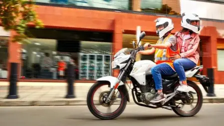 En el primer trimestre de 2025 se registraron más de 7,500 colisiones con motocicletas, con saldo de 54 fallecimientos.

Para más información del tema, visita: https://www.eleconomista.com.mx/politica/servicio-moto-apps-ilegal-esto-dicen-autoridades-cdmx-accidente-usuaria-perdio-vida-20250726-769915.html

¡Síguenos en nuestras redes sociales para mantenerte informado!

Twitter: https://twitter.com/eleconomista 
Facebook: https://www.facebook.com/ElEconomista.mx
Instagram: https://www.instagram.com/eleconomistamx
LinkedIn: https://www.linkedin.com/company/el-economista/
T

#ElEconomista #EETV