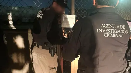 Tanto el predio como los objetos asegurados quedaron bajo resguardo del Ministerio Público Federal, que mantiene abierta una investigación por delitos relacionados con hidrocarburos en contra de quien o quienes resulten responsables.

Para más información del tema, visita: https://www.eleconomista.com.mx/politica/fgr-asegura-1-8-millones-litros-hidrocarburo-cateo-reynosa-tamaulipas-20250726-769936.html

¡Síguenos en nuestras redes sociales para mantenerte informado!

Twitter: https://twitter.com/eleconomista 
Facebook: https://www.facebook.com/ElEconomista.mx
Instagram: https://www.instagram.com/eleconomistamx
LinkedIn: https://www.linkedin.com/company/el-economista/

#ElEconomista #EETV #FGR