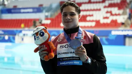 En Singapur, Osmar Olvera acumula dos preseas de plata.